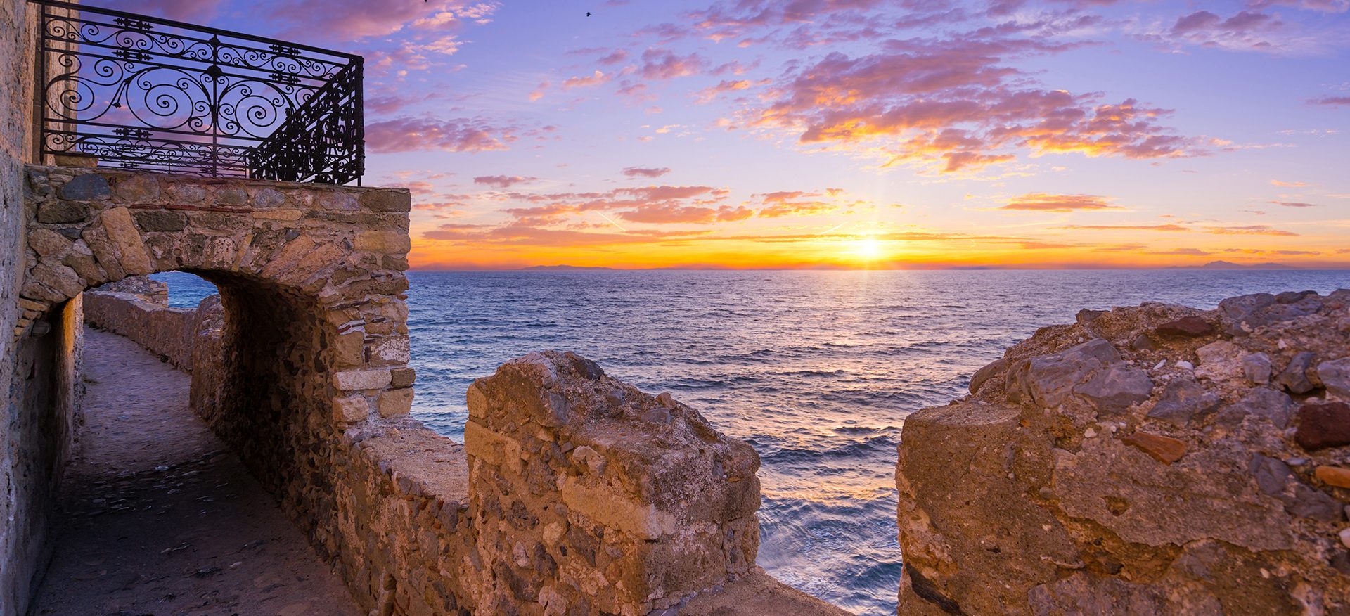 peloponnisos-monemvasia Ο γύρος της Πελοποννήσου | Οδική εκδρομή στην Πελοπόννησο | Μυκήνες, Επίδαυρος, Πόρτο χέλι, Μονεμβασιά, Ναύπλιο, Σπάρτη, Ολυμπία, Πάτρα, Γαλαξίδι, Δελφοί | Ταξίδια στην Ελλάδα & την Ευρώπη με το Prima Holidays